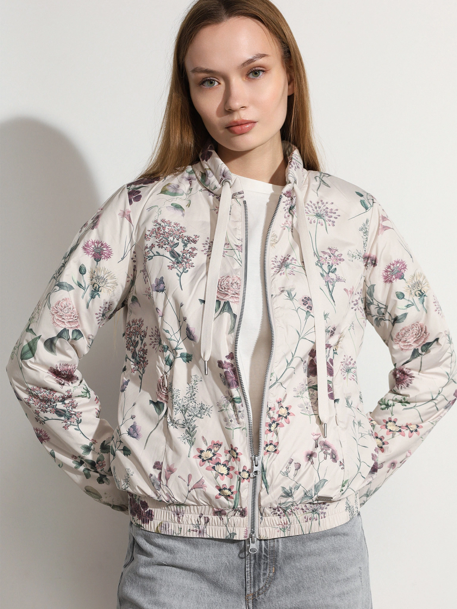 Куртка молочного цвета с цветочным принтом